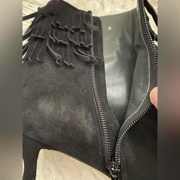 Stuart Weitzman Y2K ankle booties black suede fringe kitten heel size 10 - Picture 7 of 8